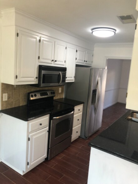 Building Photo - 461 San Roman Dr
