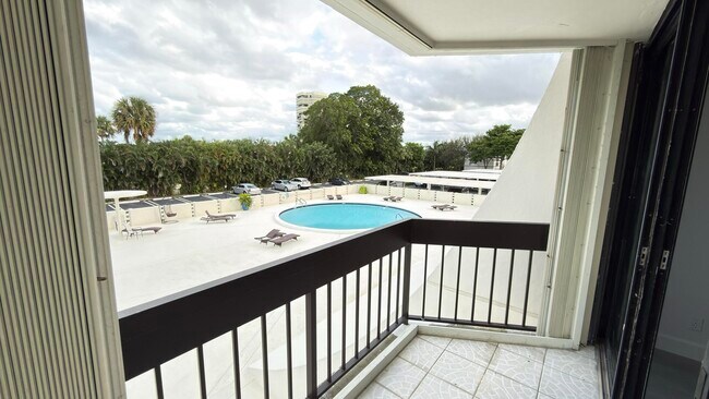 Building Photo - 2000 Presidential Way