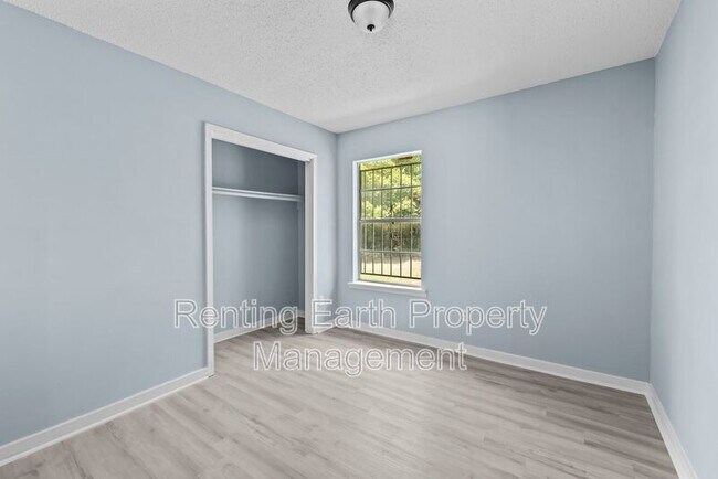 Building Photo - 3613 Erwin Dr