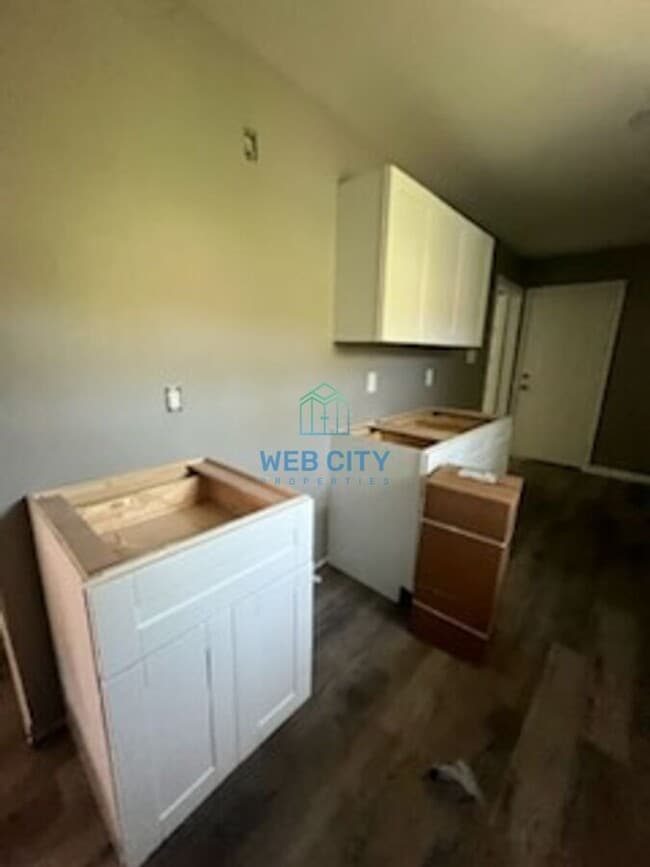 Building Photo - 9511 Laneyvale Ave