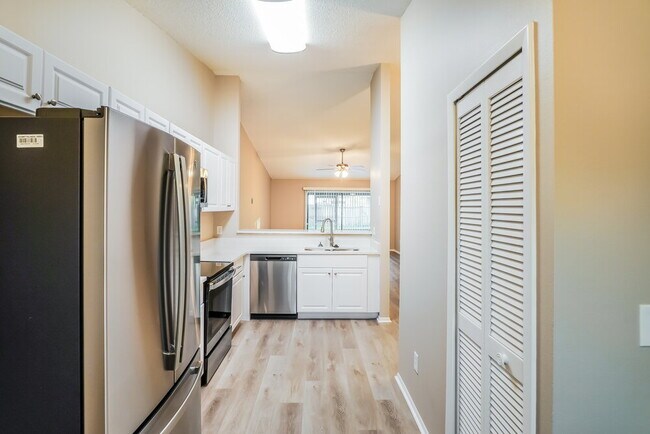 Building Photo - 1021 Wainright Dr