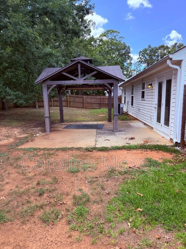 Building Photo - 600 Uneeda Ct
