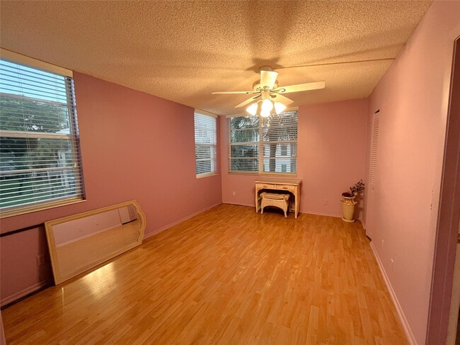 Building Photo - 9501 Seagrape Dr