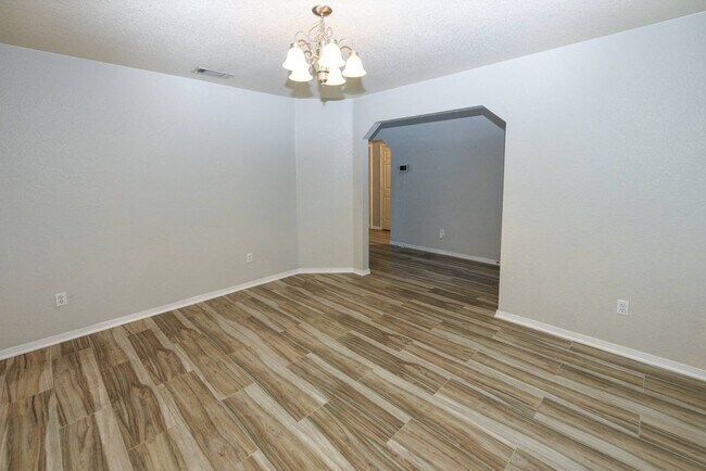 Building Photo - 2305 Riley Dr