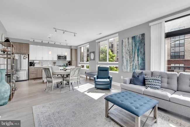 Building Photo - 145 Riverhaven Dr