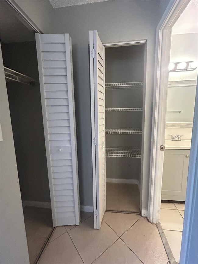 Building Photo - 3109 NW 2nd Terrace