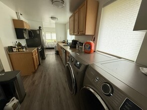 Building Photo - 2440 Wickstrom Pl SW