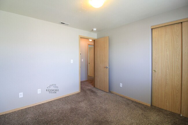 Building Photo - 3 Bed/2 Bath Rambler in West Pasco