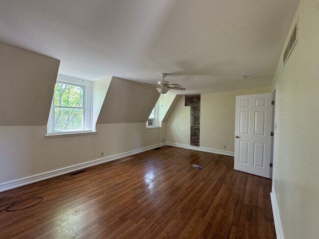 Building Photo - 2027 Russell Blvd