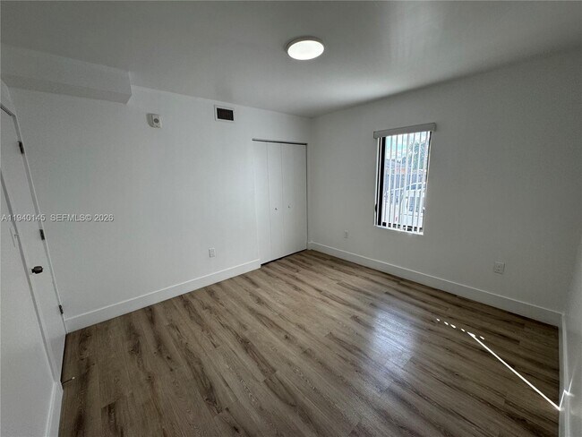 Building Photo - 1971 NW 2nd Ct