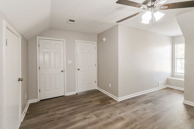 Building Photo - 6422 Manchester St