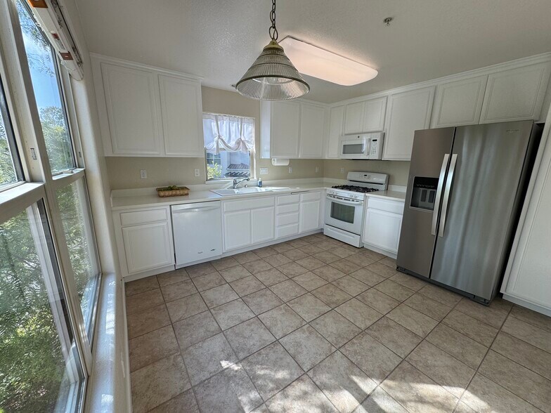 spacious, freshly painted kitchen. Refrigerator has exterior water & ice - 380 Greendale Ct