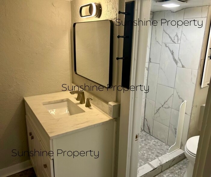 Bathroom - 1125 Manitou Ave