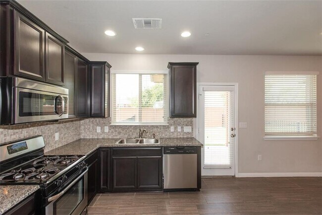 Building Photo - 1001 Zodiac Ln