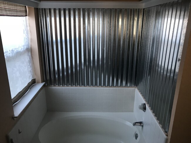 Building Photo - Beautiful 4 bedroom custom