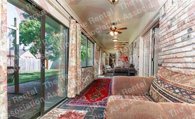 Building Photo - 4006 Chauvin Ln