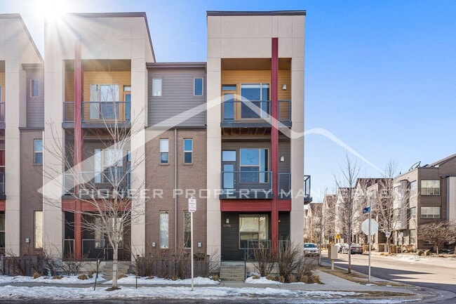 Building Photo - Beautiful Townhome with Central A/C and Two Car Garage!