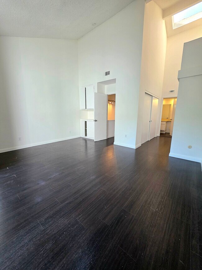 Building Photo - 25369 Pine Creek Ln