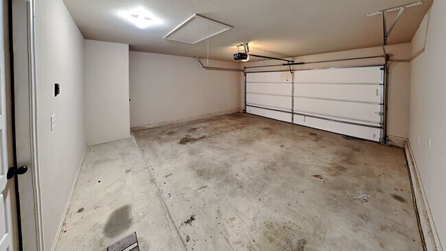 Building Photo - Nice 3 Bedroom 2 Bath Home in Mustang Schools
