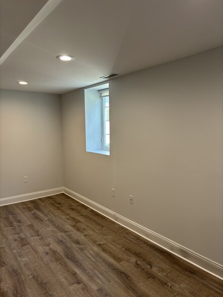 Building Photo - 168 Forest St