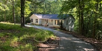 Building Photo - 2040 Crabapple Hollow Rd