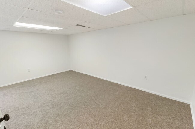 Building Photo - 2488 Sapphire St