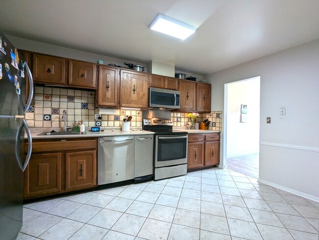 Building Photo - 693 Mallard Ln