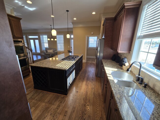 Primary Photo - 102 Reserve Cir