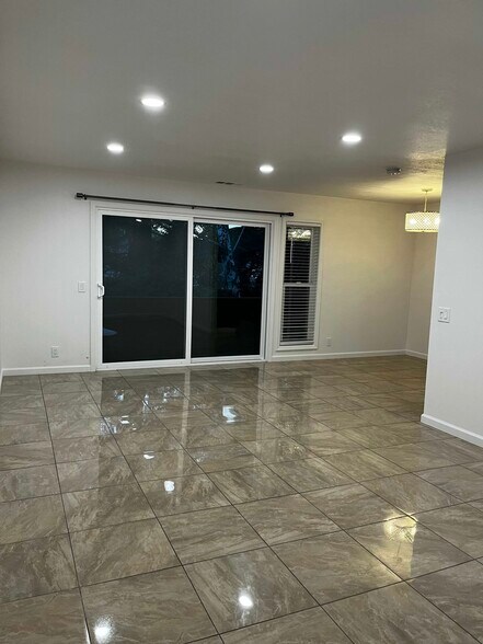 Building Photo - 2454 W Bayshore Rd