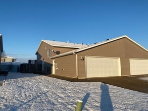 Building Photo - 3 Bedroom Twinhome near the New Sandford Hospital!!