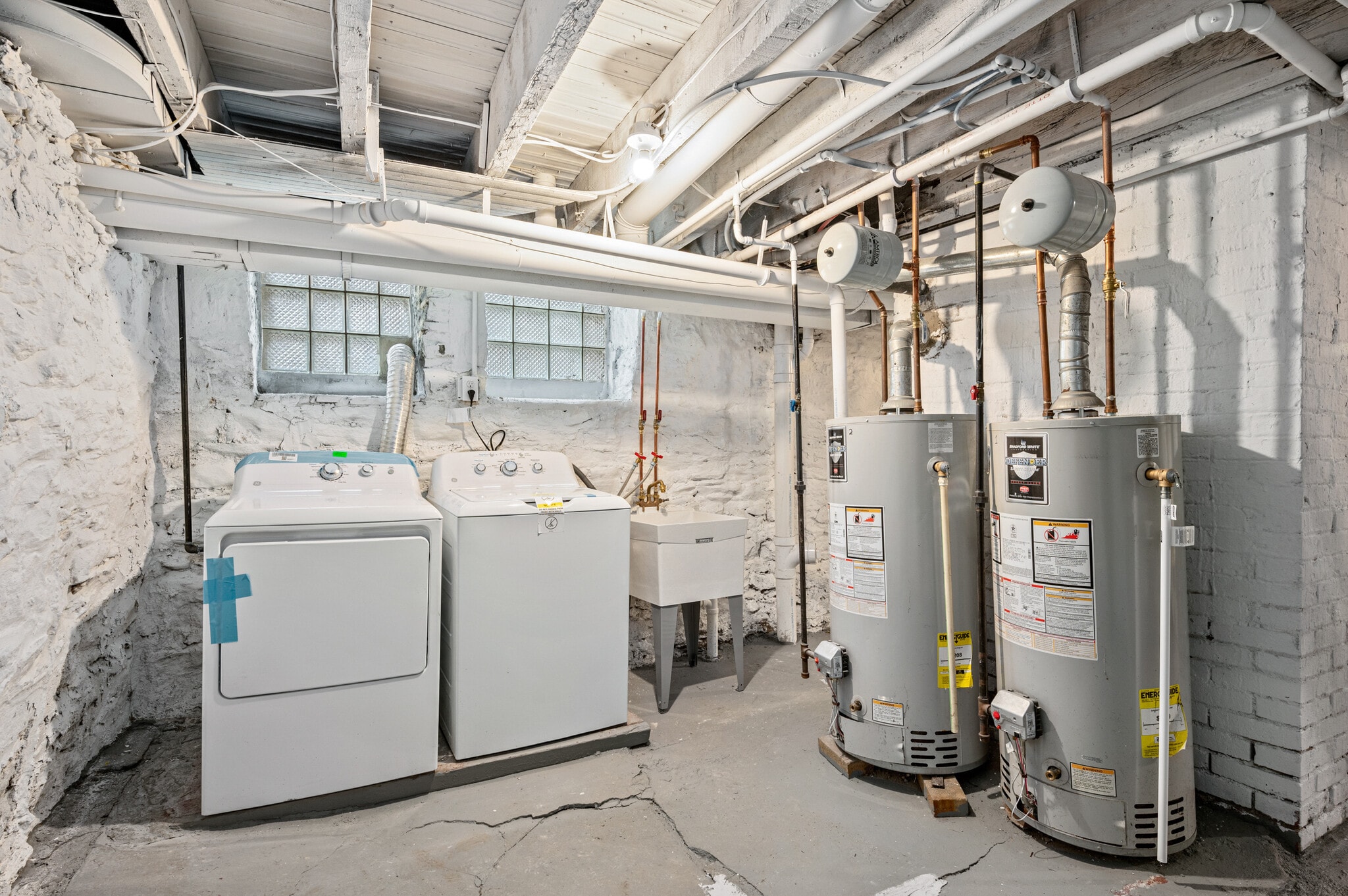 Building Photo - 318 Laurel St