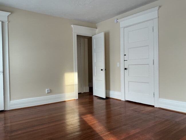 Building Photo - 30 Strathallen