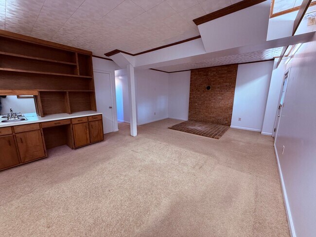 Building Photo - 120 Flagg Ct