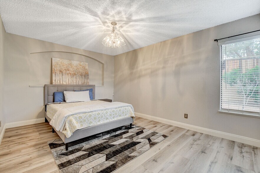 Building Photo - 2224 Lucerne Ct