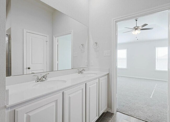 Building Photo - Charming 3BR House in Crowley
