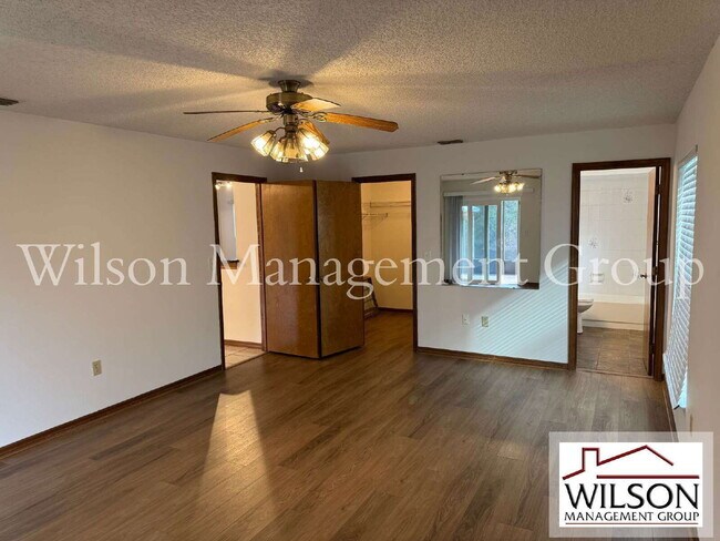 Building Photo - 1420 Flamingo Dr