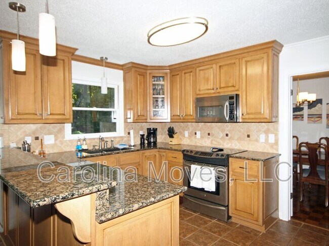 Building Photo - 6 Briton Ct