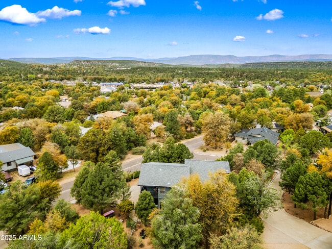 Building Photo - 1207 N Arrowhead Dr