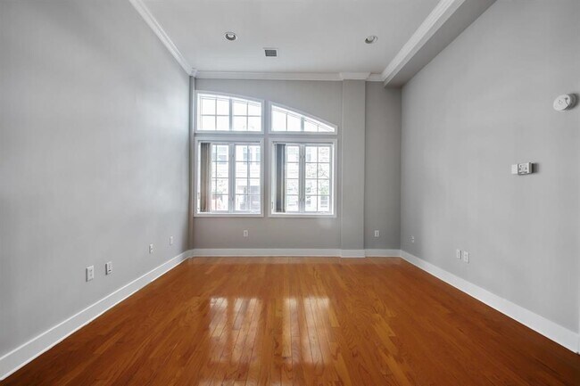 Building Photo - 61 Grand St