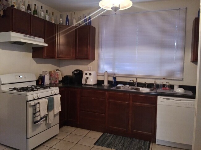 Interior Photo - 1202 N. Walnut