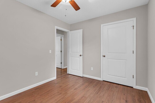 Building Photo - 3 Bedroom 2 Bathrooms in Piercfield Forest - Richmond Hill