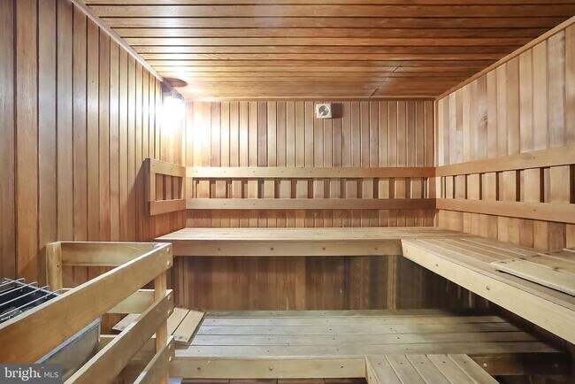 Building Photo - 3713 S George Mason Dr