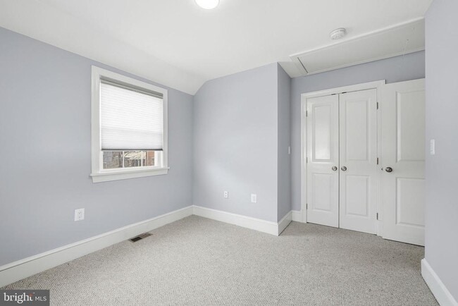 Building Photo - 2111 32nd Pl SE