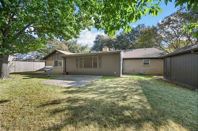 Building Photo - 3621 Spring Valley Dr