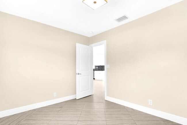 Building Photo - 105 Palamino Cir