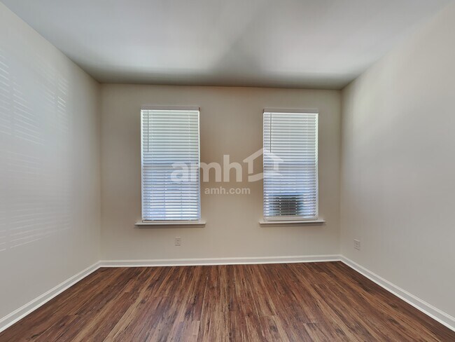 Building Photo - 391 Southwilde Way