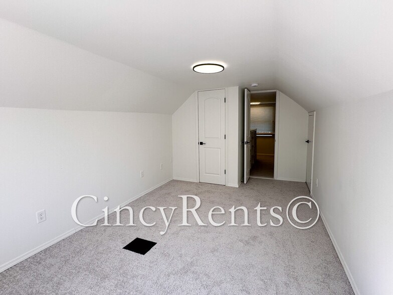 Building Photo - 6815 Sunray St