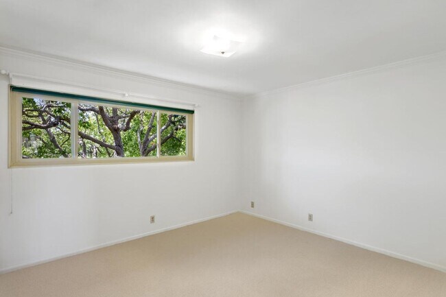 Building Photo - Unfurnished, SENIOR Living at Encina Royale