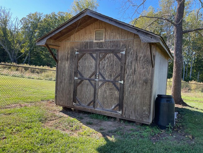 Building Photo - 2 BED, 1 BATH HOME