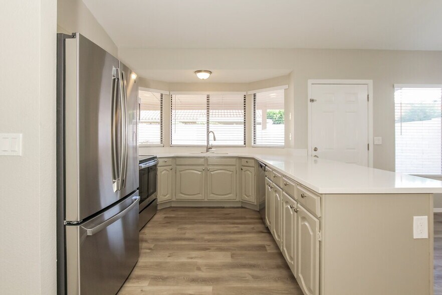 Building Photo - 11205 W Sunflower Pl